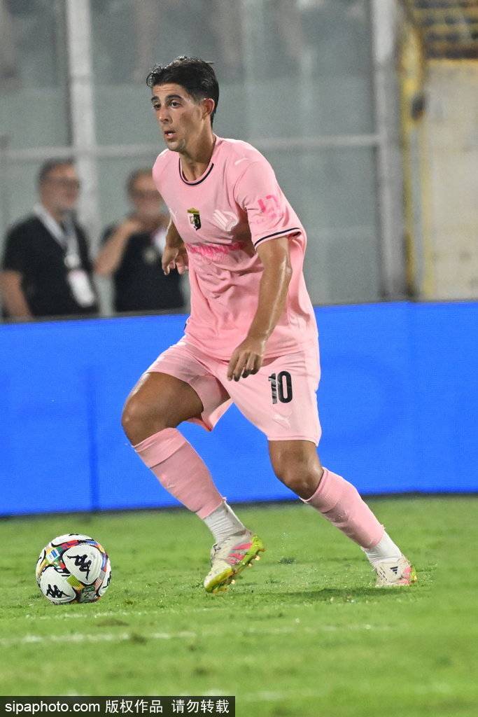 曼城欧冠大名单出炉：瓜迪奥拉全军出击，豪华阵容剑指冠军